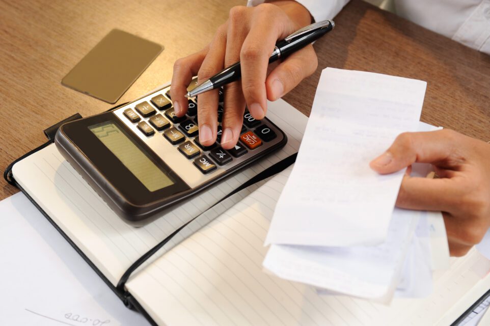 SAT publica nuevos contribuyentes cuyos CFDI fueron declarados falsos